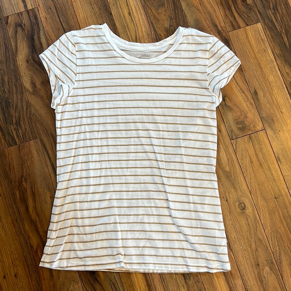 Cream/Tan T-shirt.